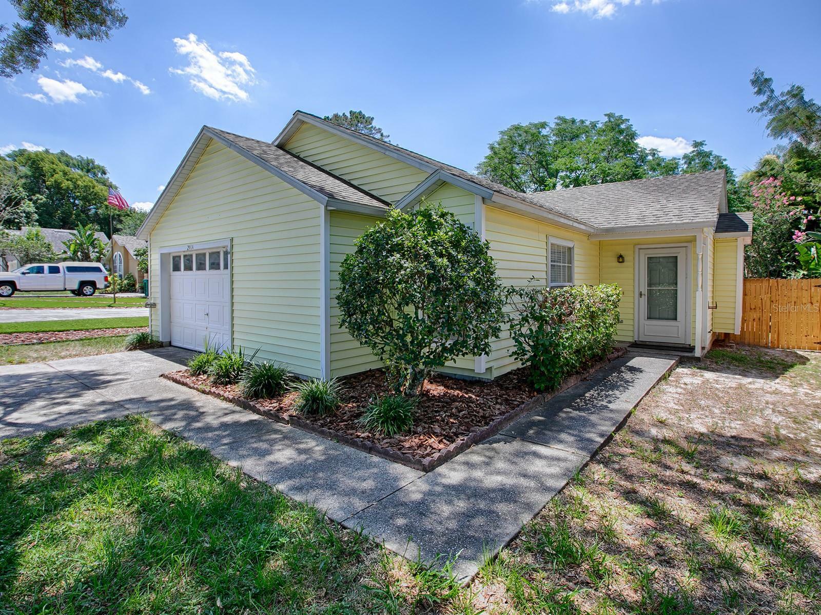 Property Photo:  2014 Donnelly Place  FL 32757 