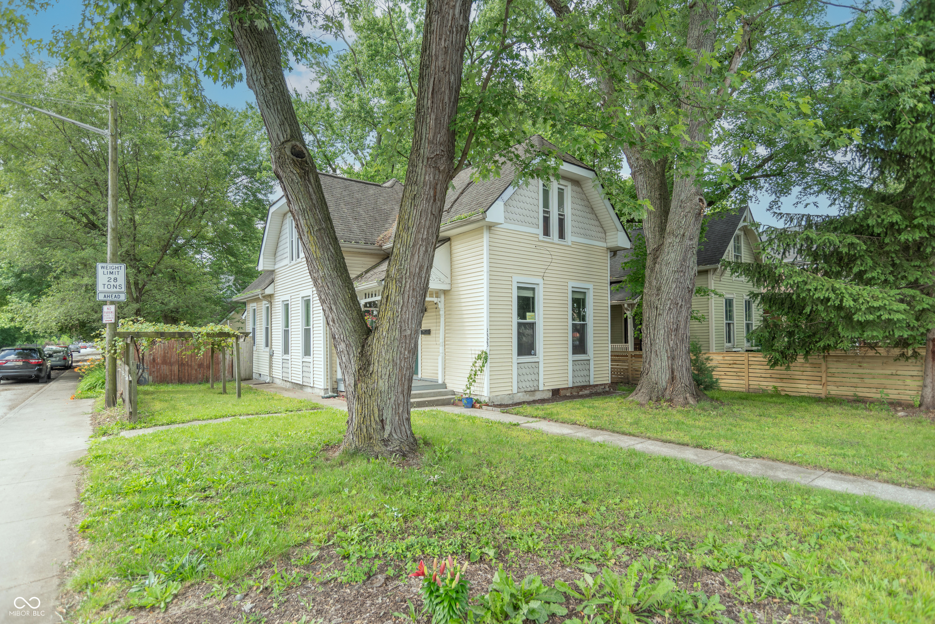 Property Photo:  1323 E 10th Street  IN 46202 