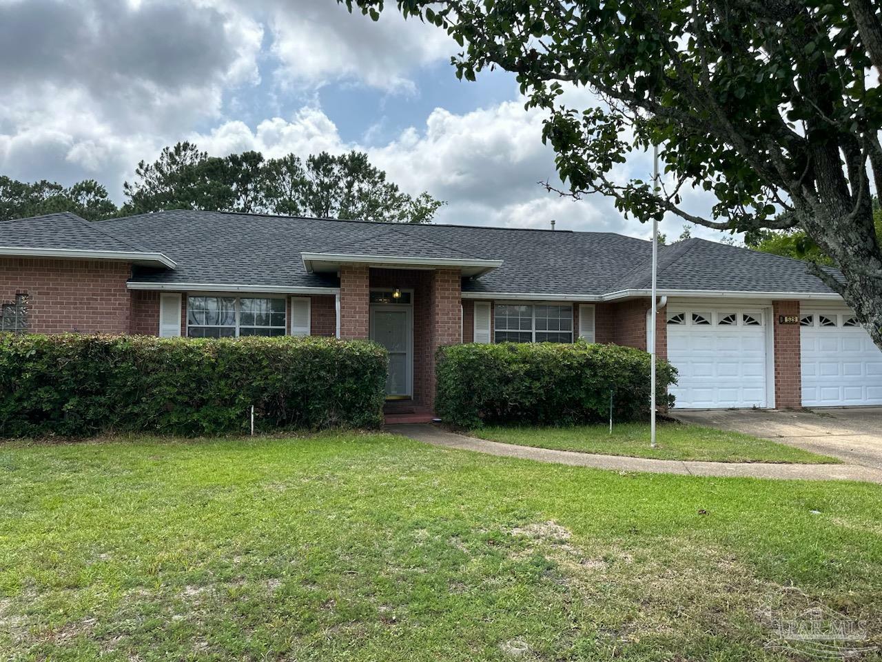 Property Photo: 529 Long Lake Dr FL 32506