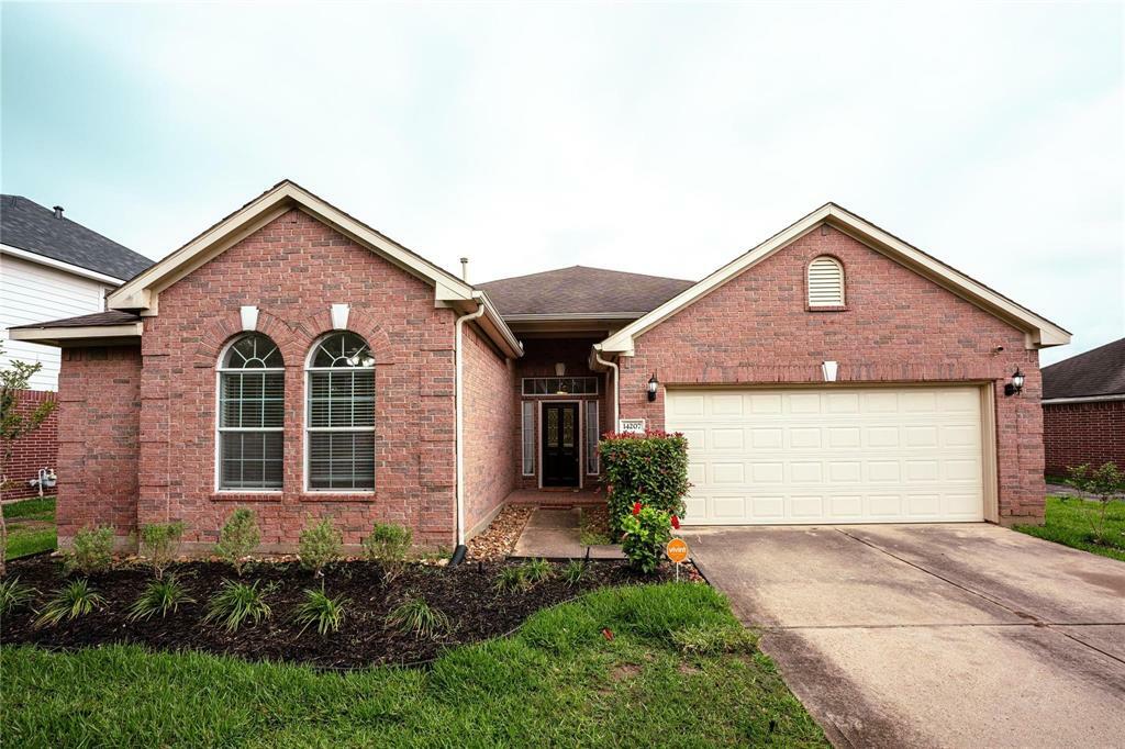 Property Photo:  14207 Rolling Hills Lane  TX 77583 