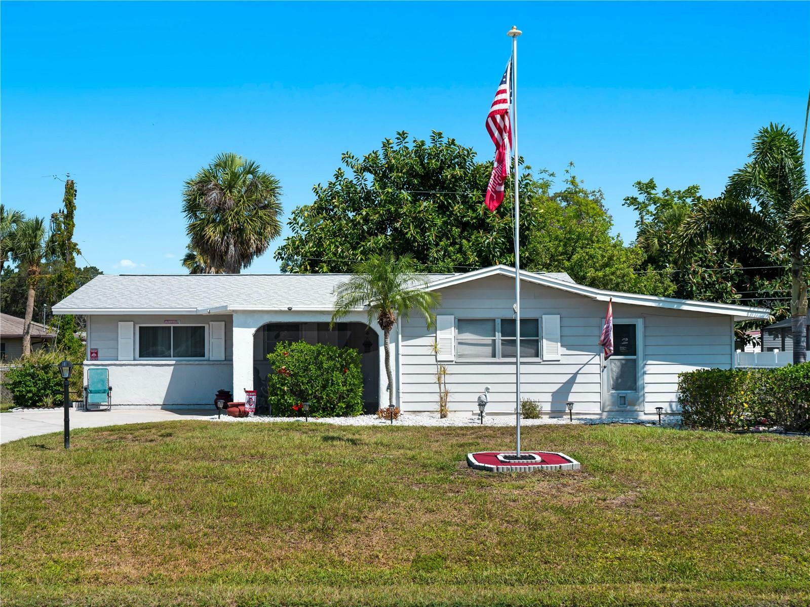 Property Photo:  574 S Venice Boulevard  FL 34293 