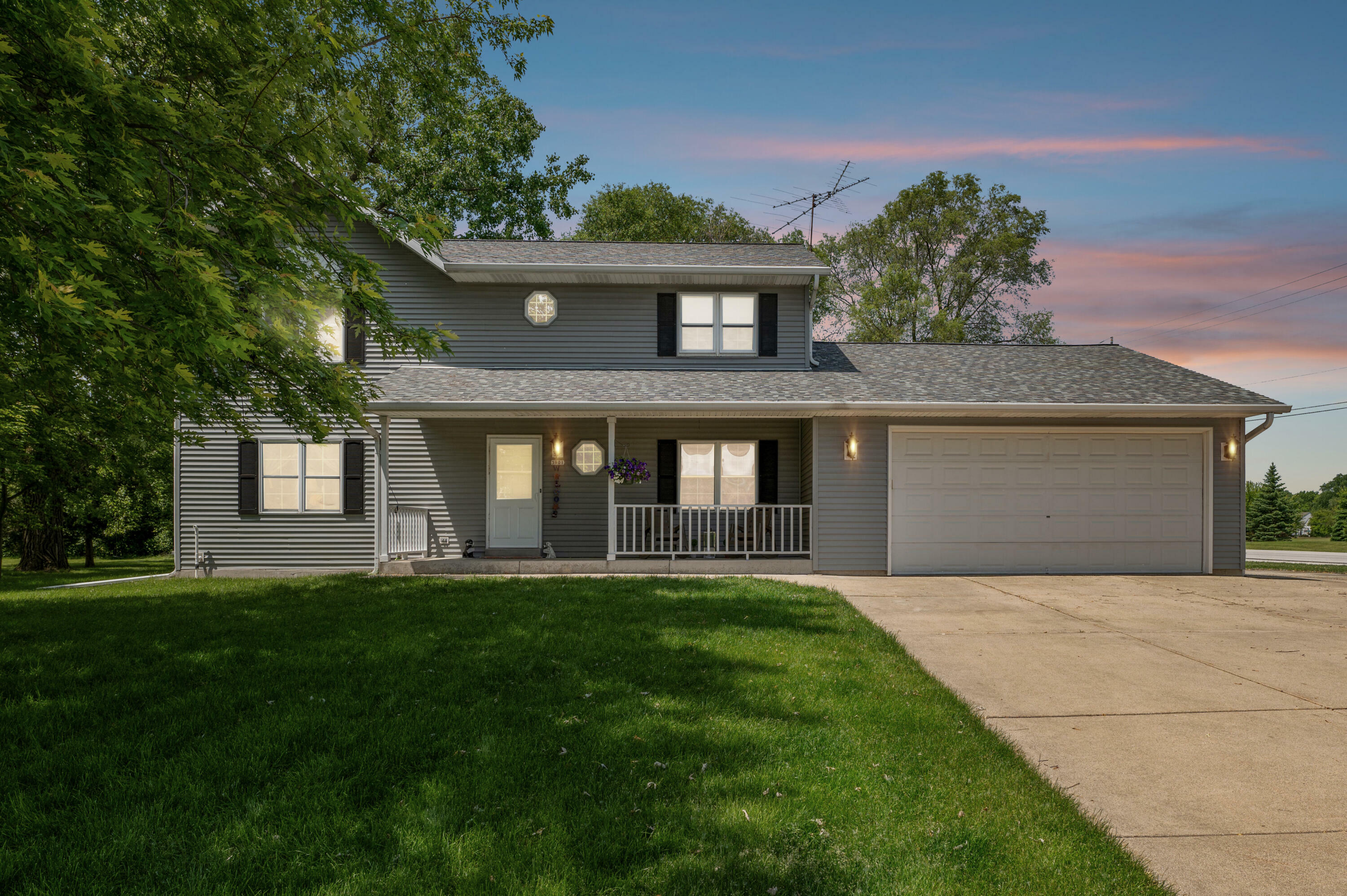 Property Photo: 3901 S Kolupar Ln WI 53151
