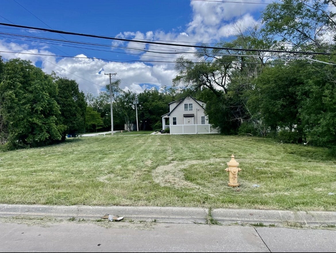 Property Photo:  600 E Armitage Avenue  IL 60101 