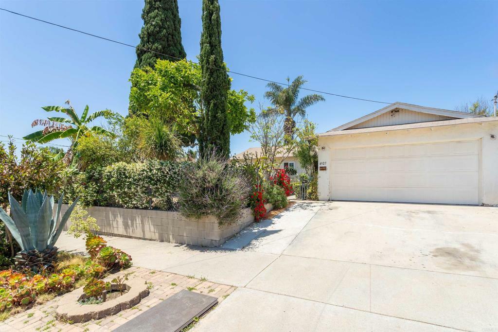 Property Photo:  4927 Luna Drive  CA 92057 