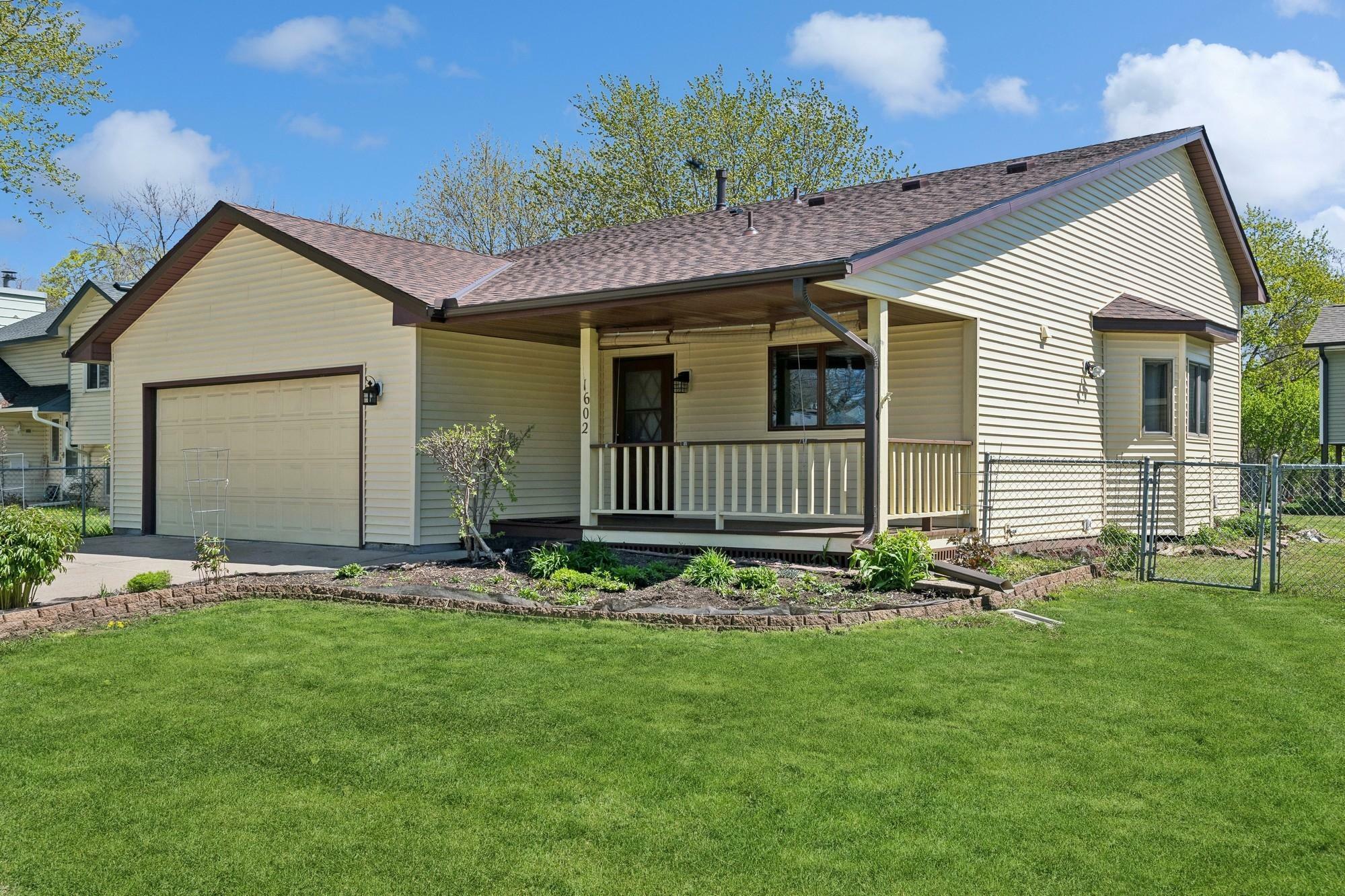 Property Photo:  1602 Victoria Street N  MN 55117 