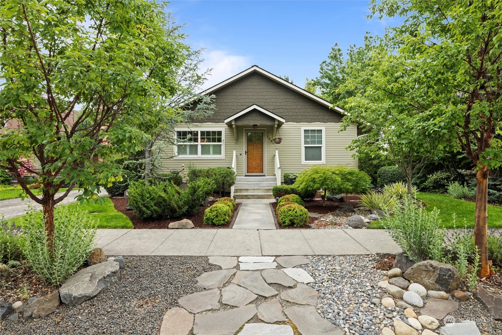 Property Photo:  184 E Maple Street  WA 99362 