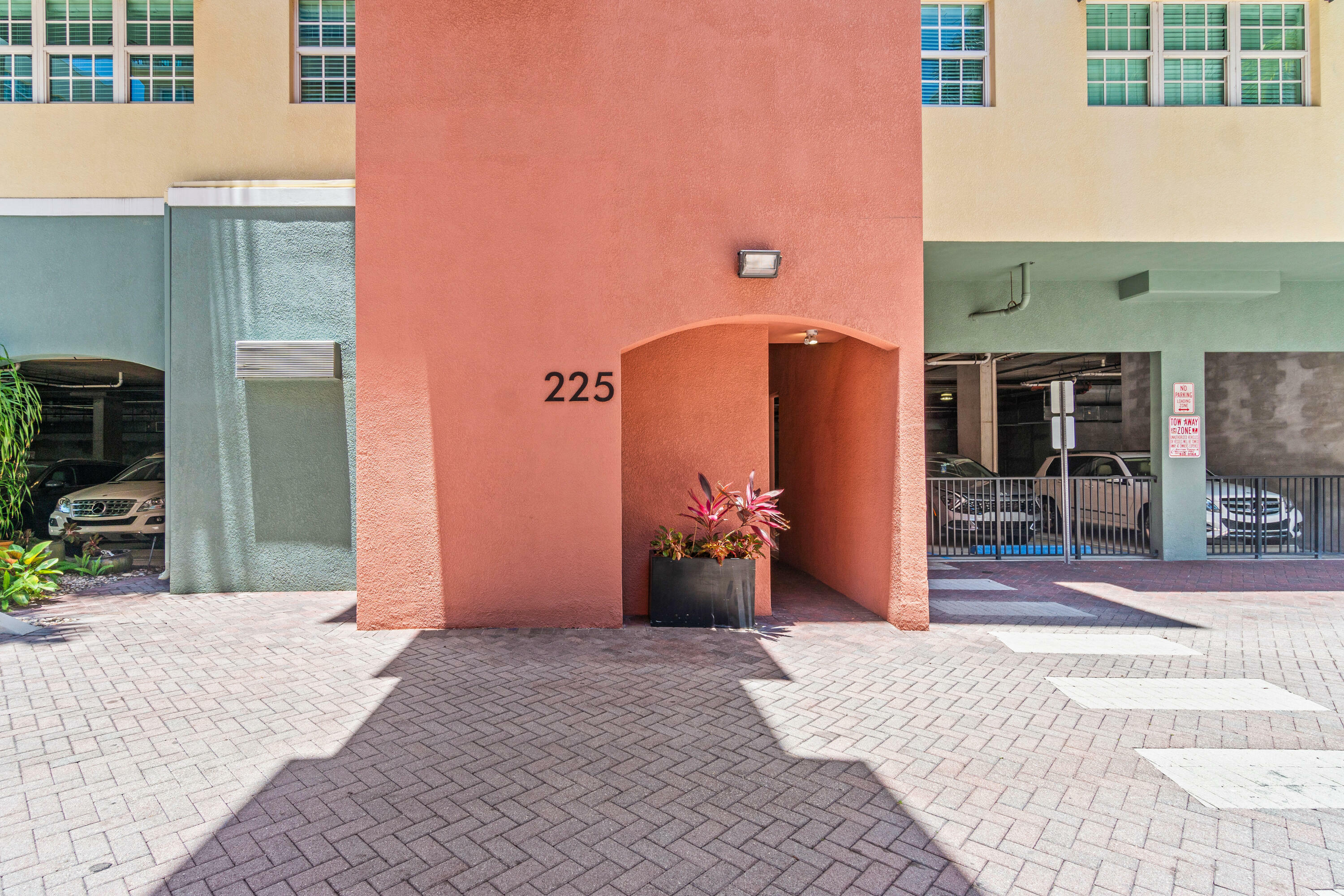 Property Photo:  225 NE 1st Street 206  FL 33444 