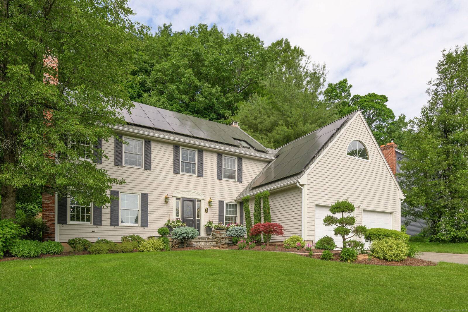 Property Photo:  51 Oakridge  CT 06085 