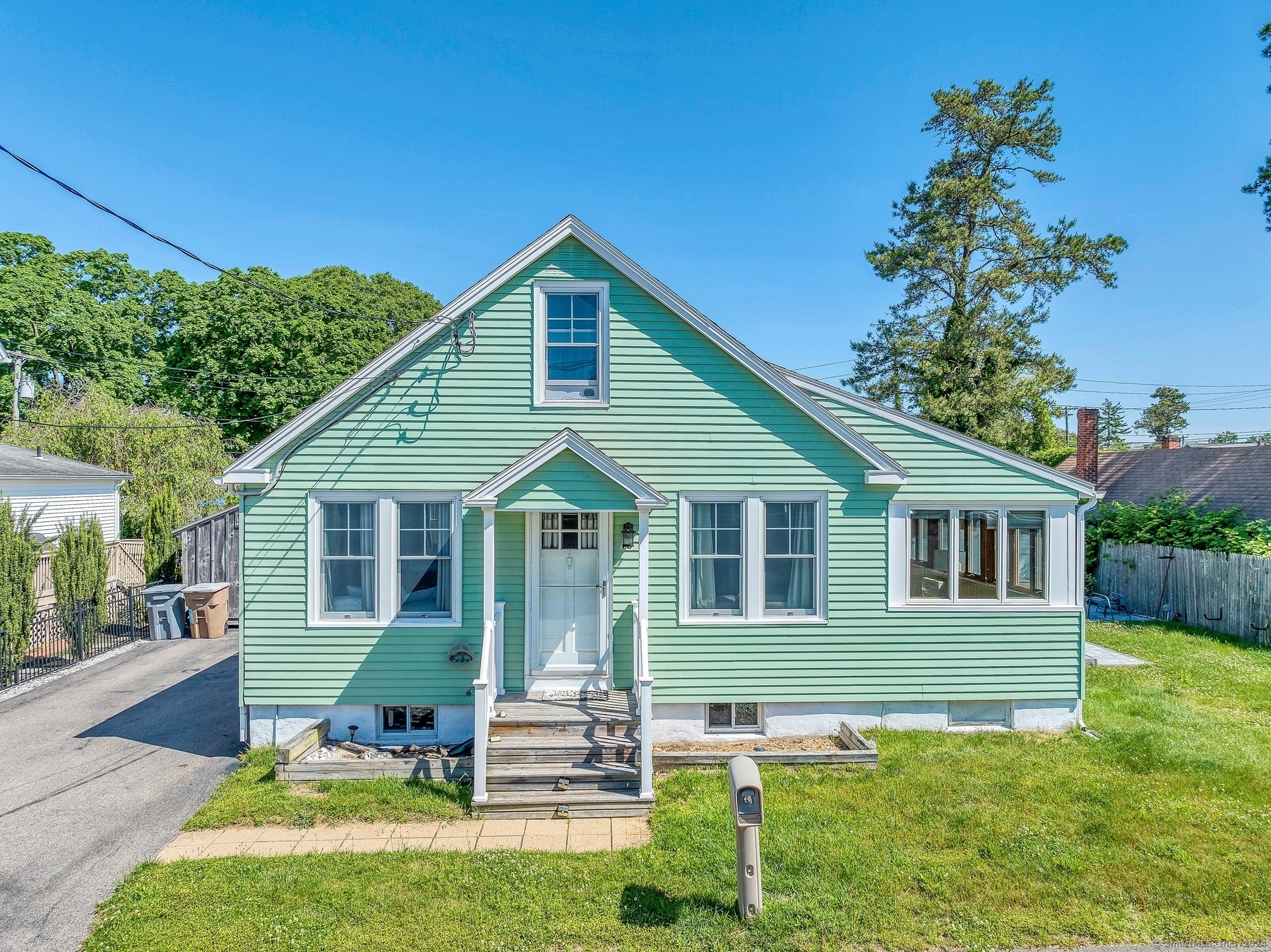 Property Photo:  18 South Street  CT 06357 
