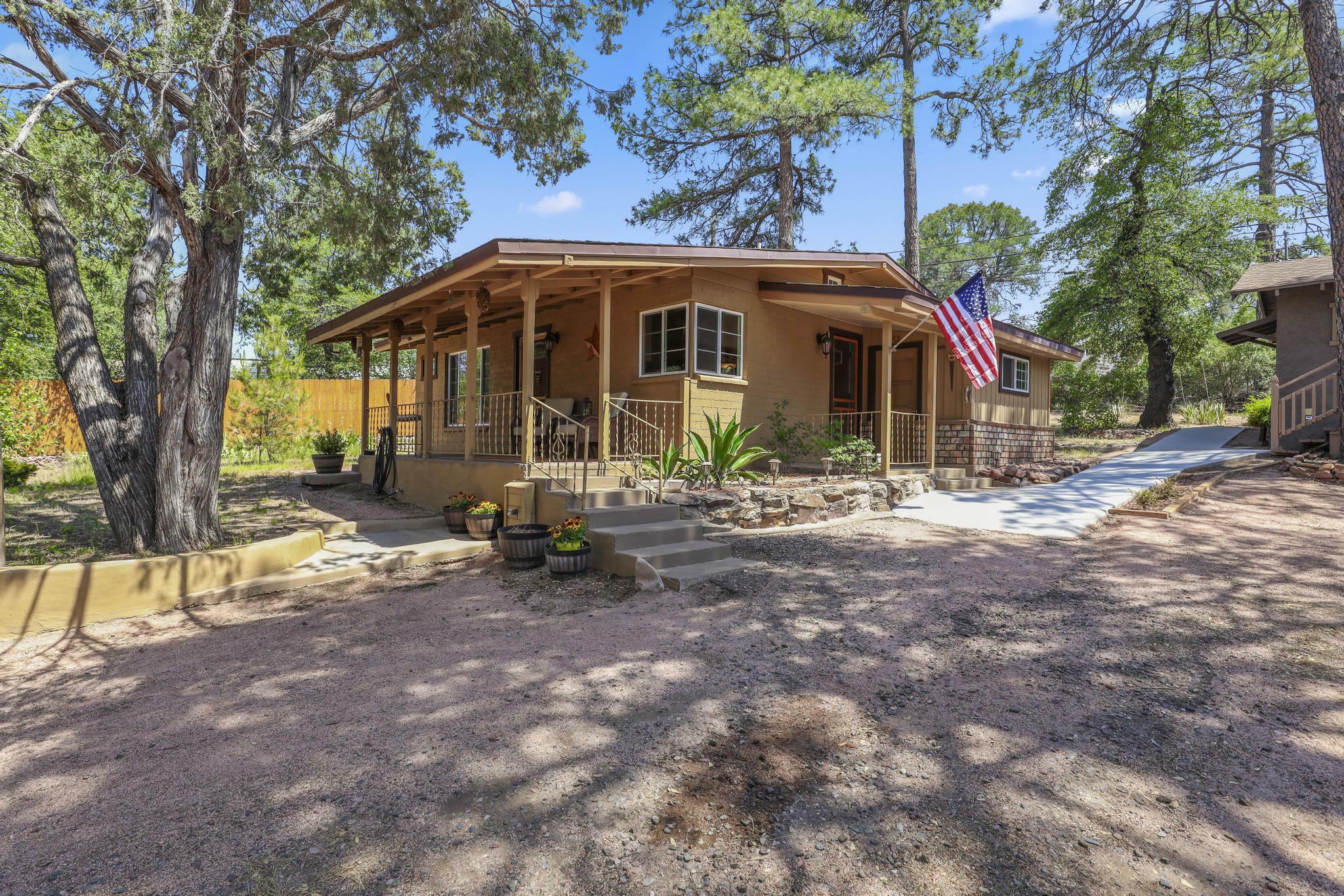 Property Photo: 513 E Bonita Street AZ 85541