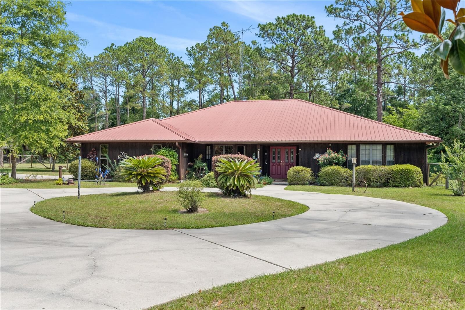 Property Photo: 9401 SW 79th Court FL 32608
