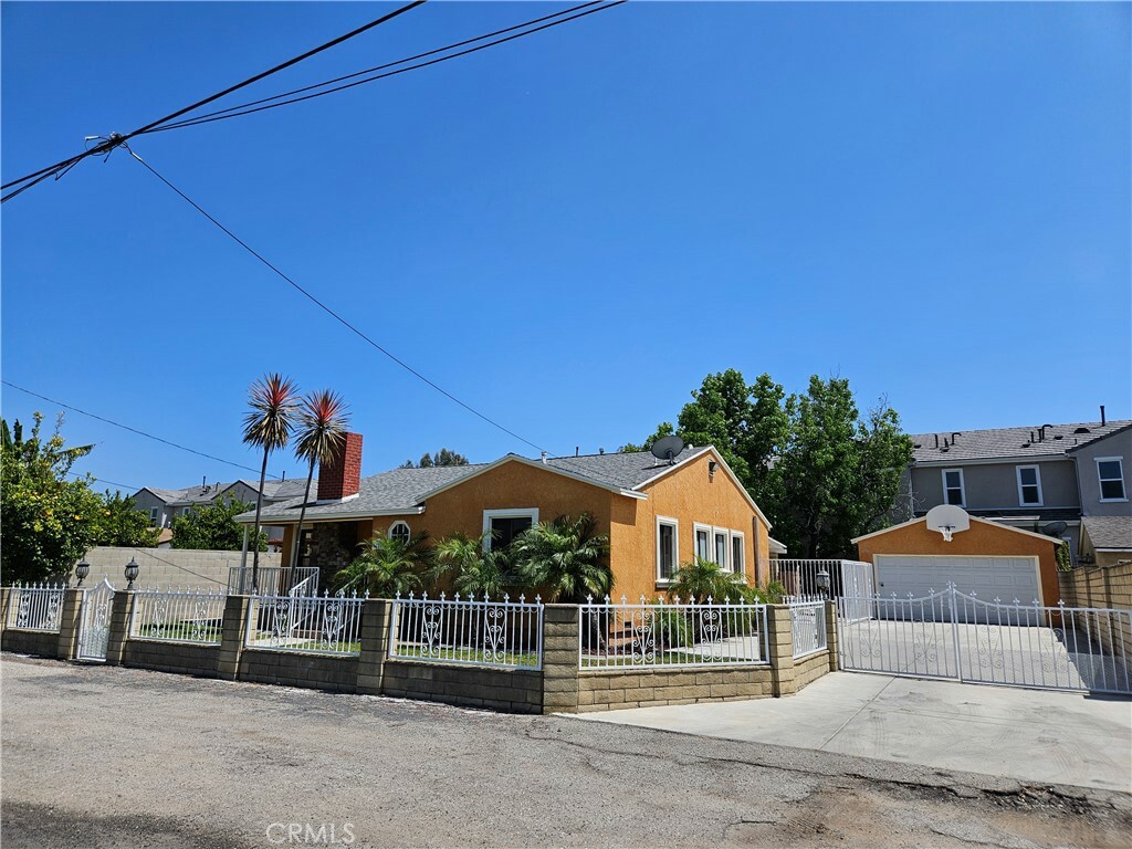 Property Photo:  11227 Gladhill Road  CA 90604 