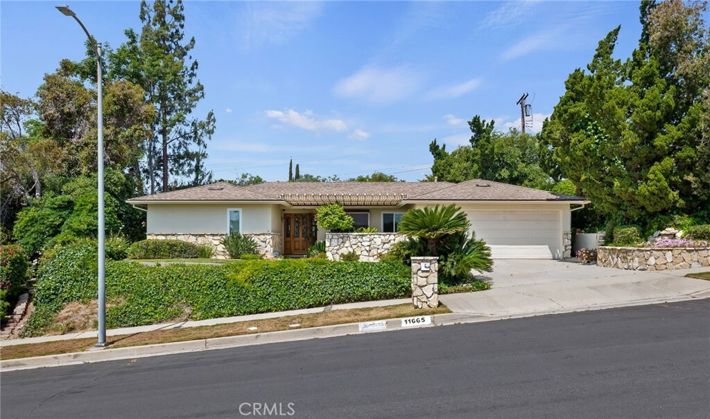 Property Photo:  11665 Babbitt Avenue  CA 91344 