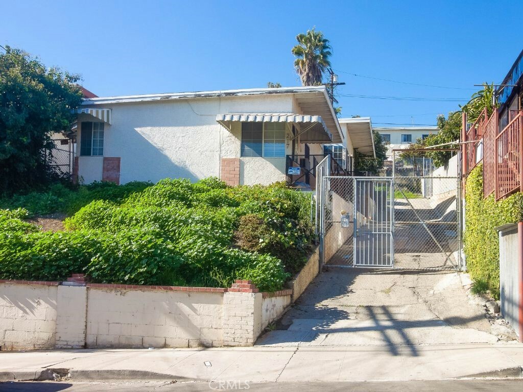 Property Photo:  217 S 1/2 Park View Street  CA 90057 