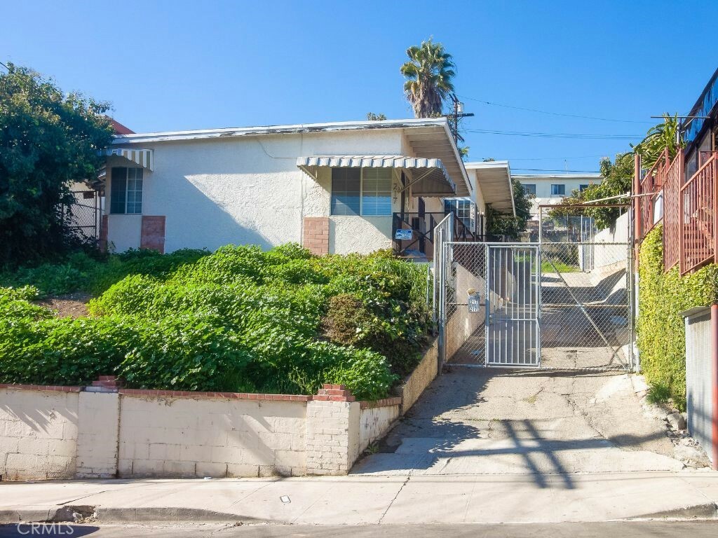 Property Photo:  217 S 1/2 Park View Street  CA 90057 