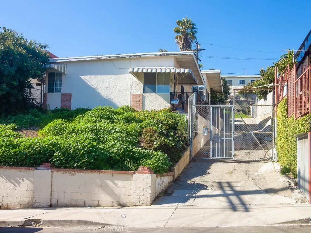 Property Photo:  217 S 1/2 Park View Street  CA 90057 