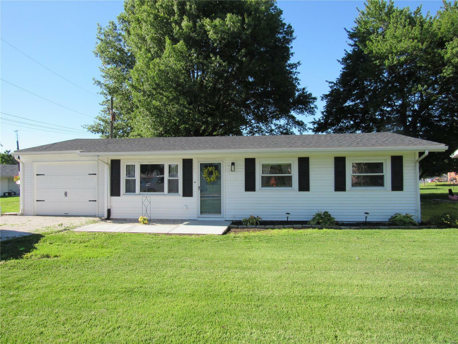 Property Photo:  903 E Fairgrounds  IL 62052 