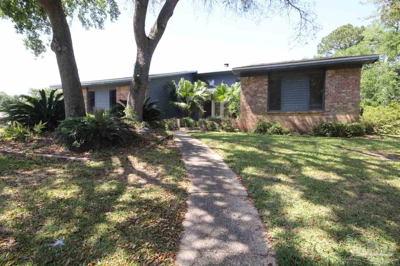 Property Photo:  7814 Bay Meadows Dr  FL 32507 