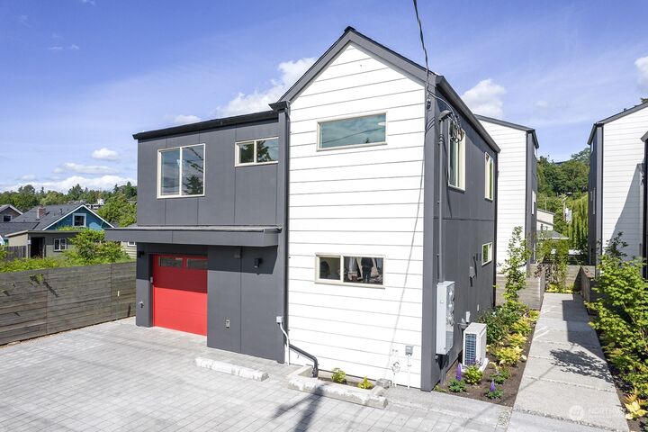 5039 25th Avenue SW  Seattle WA 98106 photo