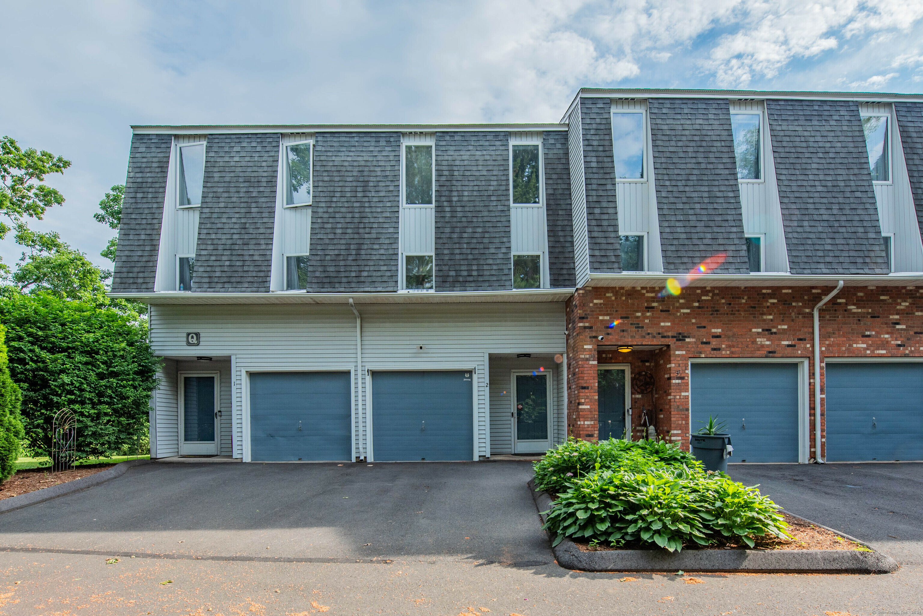Property Photo: 410 Farmington Avenue Apt Q2 CT 06053