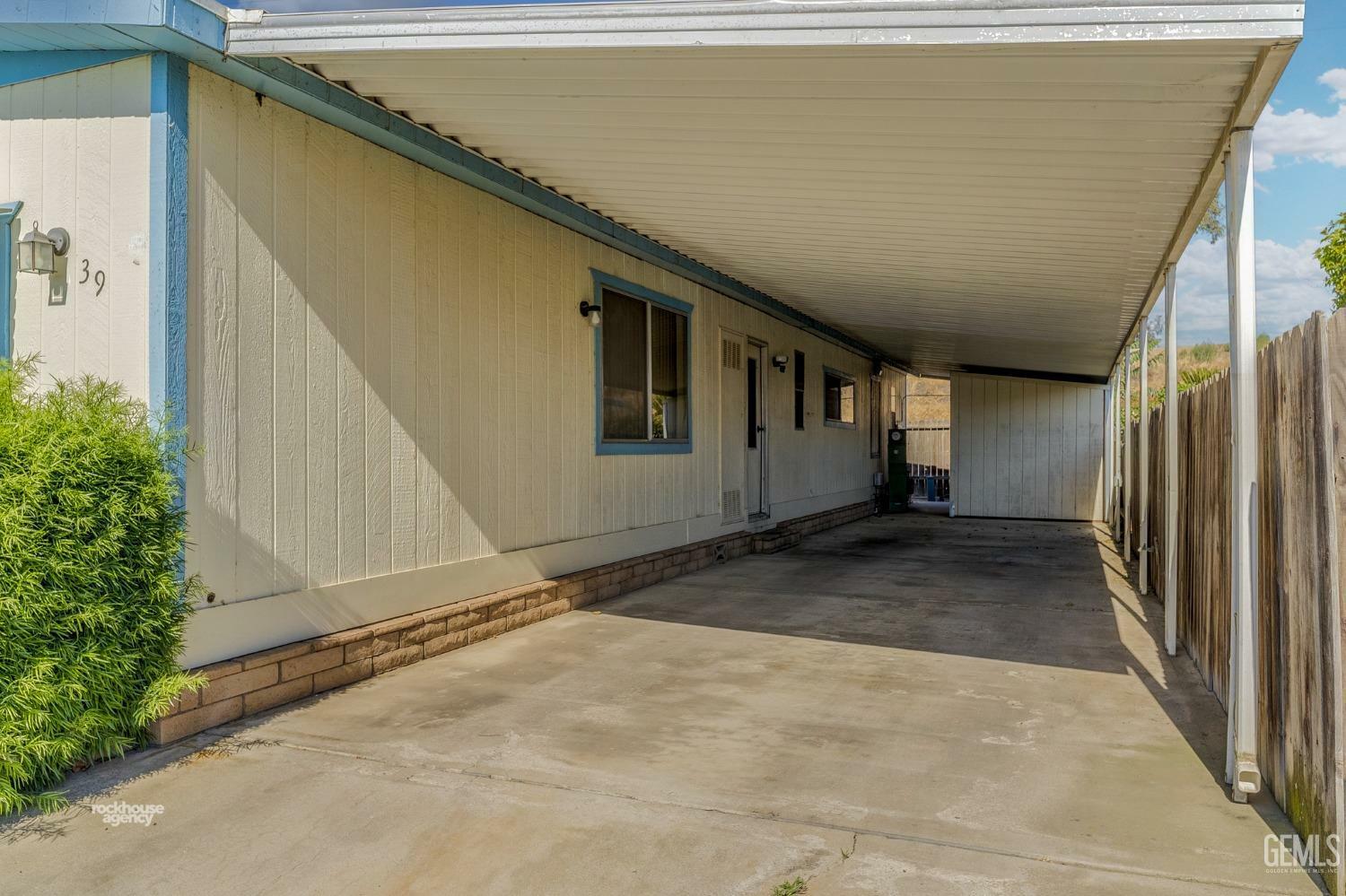 Property Photo:  400 E Roberts Lane 39  CA 93308 