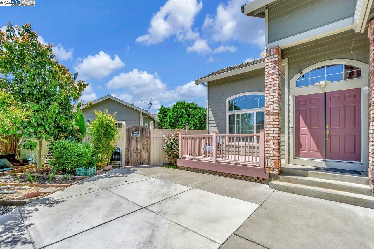 Property Photo:  310 Snow Flake Way  CA 94565 