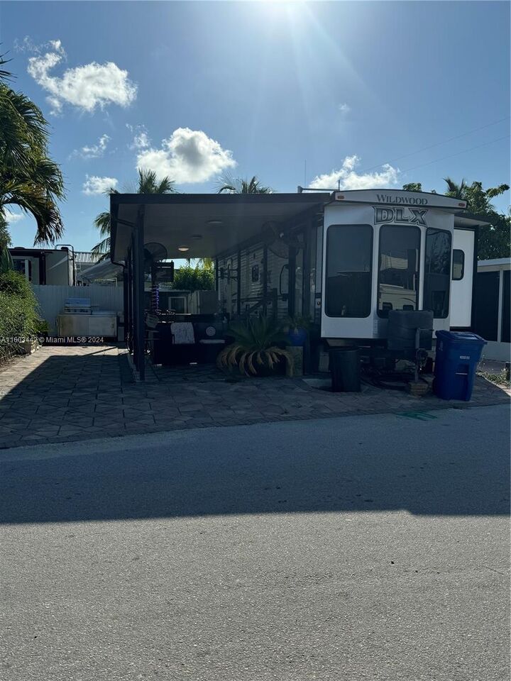 Property Photo:  325 Calusa St Lot 2  FL 33037 