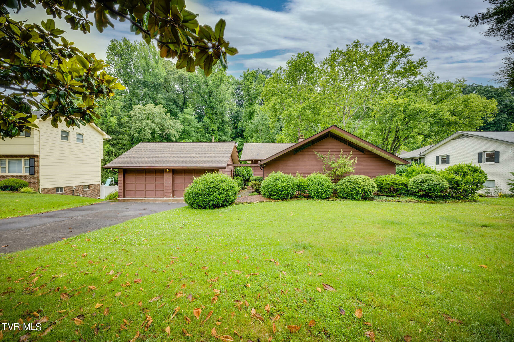Property Photo: 1105 Radcliffe Avenue TN 37664