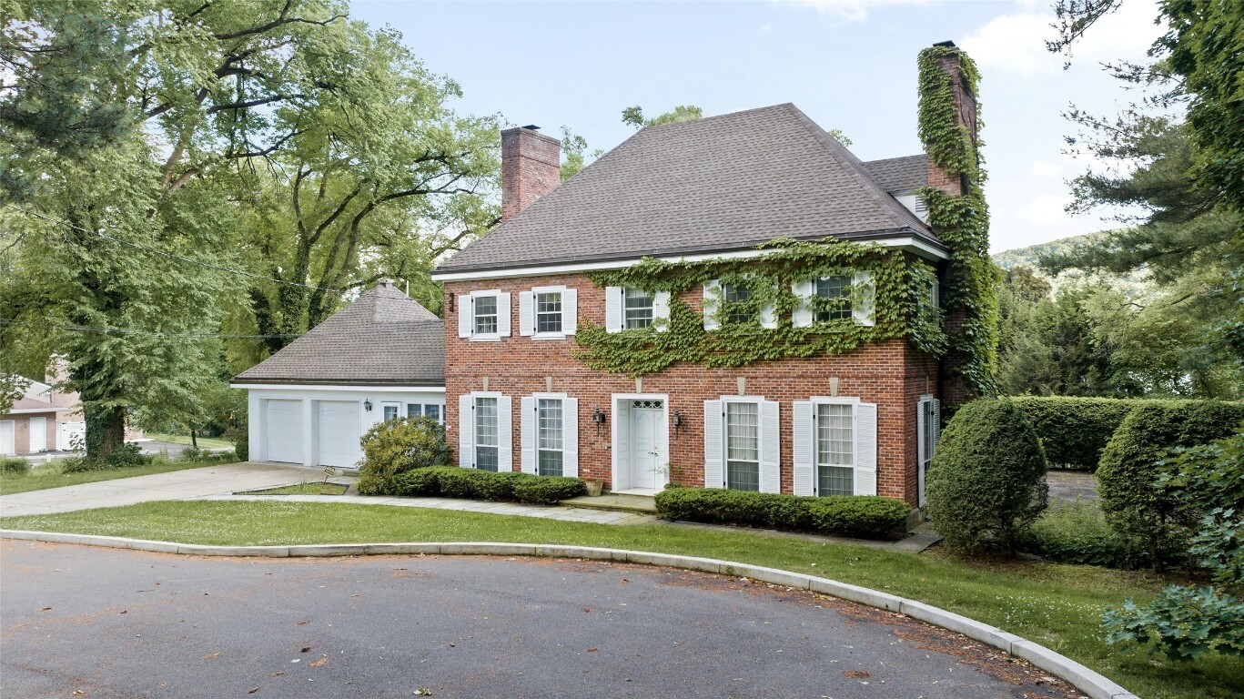 Property Photo:  9 Vincent Court  NY 13905 