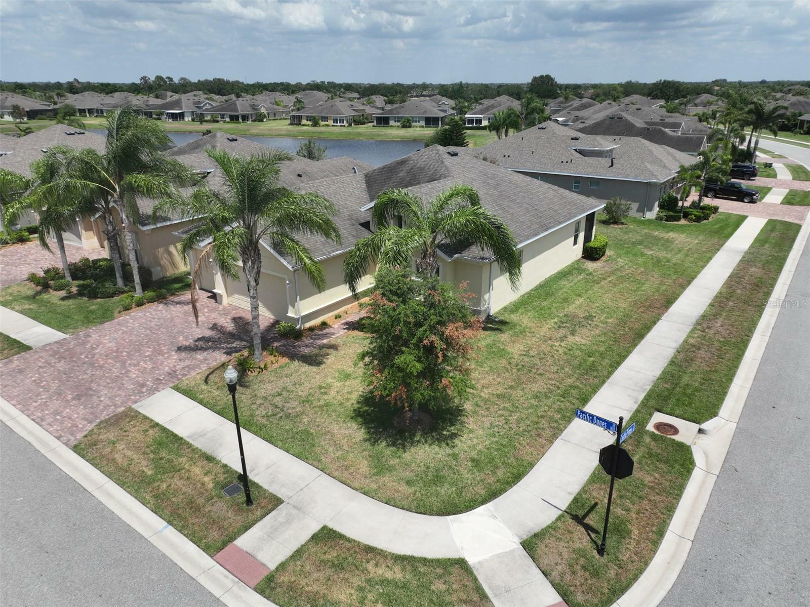 Property Photo:  1736 Pacific Dunes Drive  FL 33573 