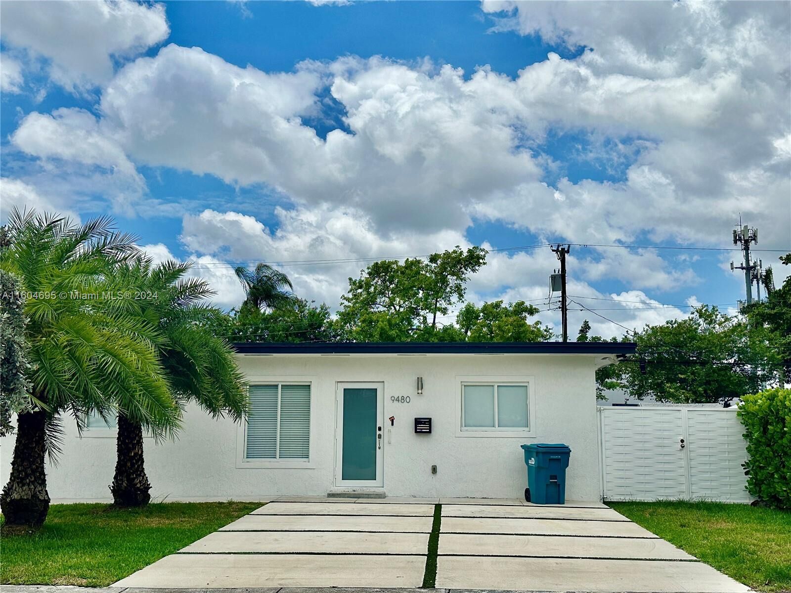 Property Photo:  9480 SW 39th St 9480  FL 33165 