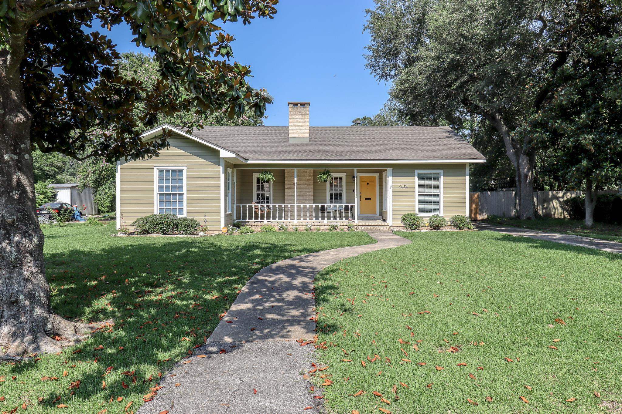 Property Photo:  2149 Briarcliff Dr.  TX 77706 