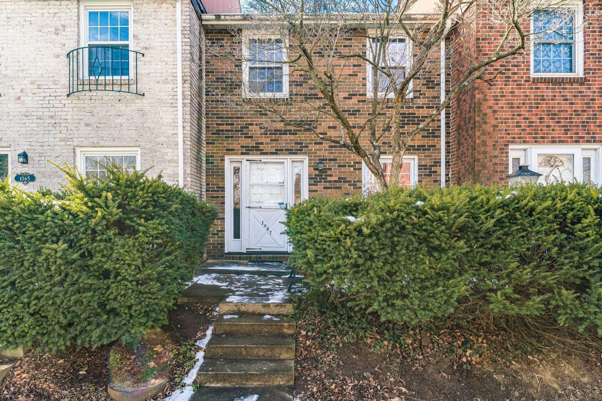 1067 Hardesty E Place  Columbus OH 43204 photo