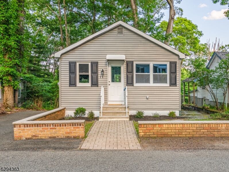 Property Photo:  11 E Madison Trl  NJ 07843 