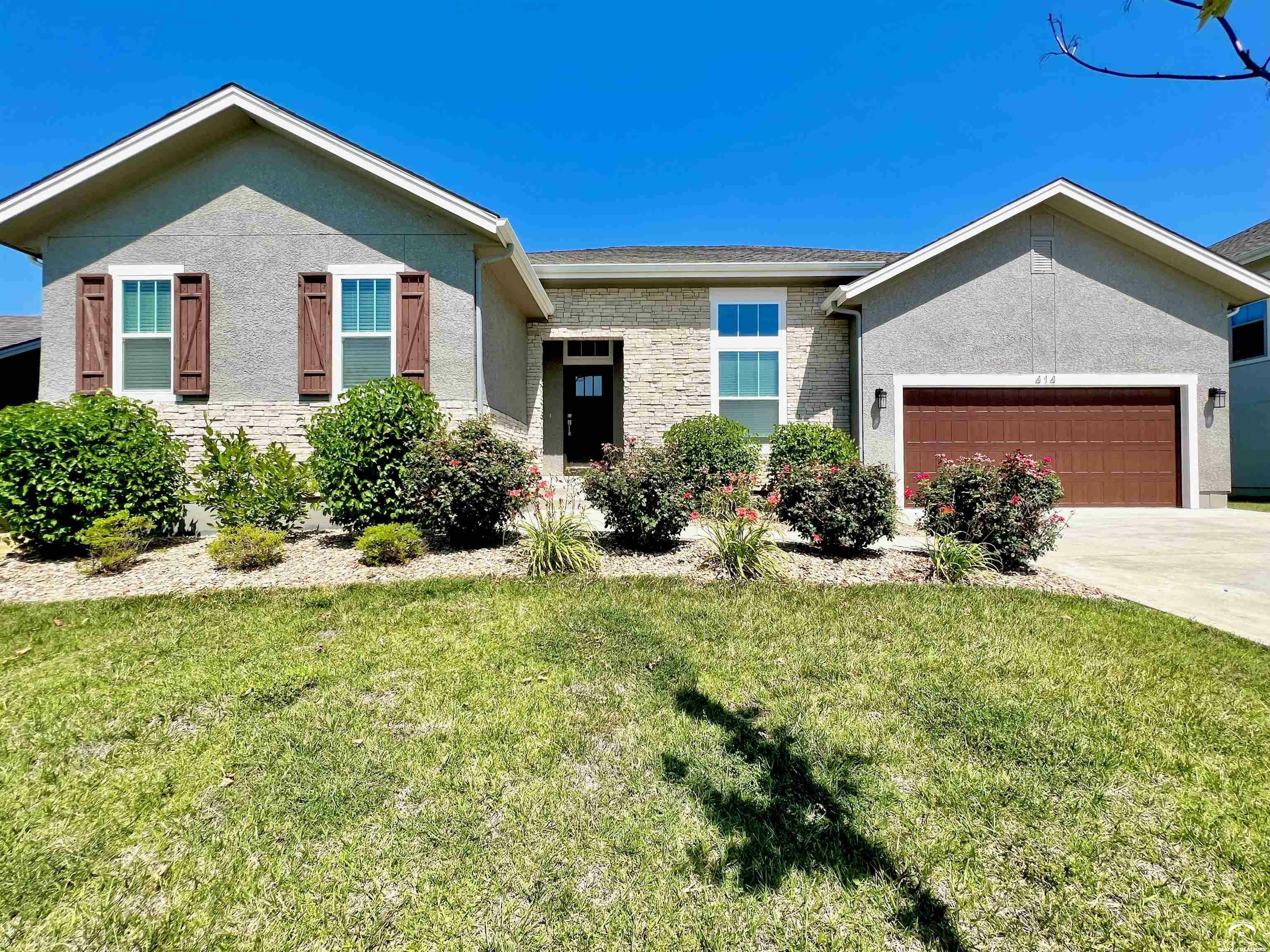 Property Photo:  414 Stoneridge Drive  KS 66049 