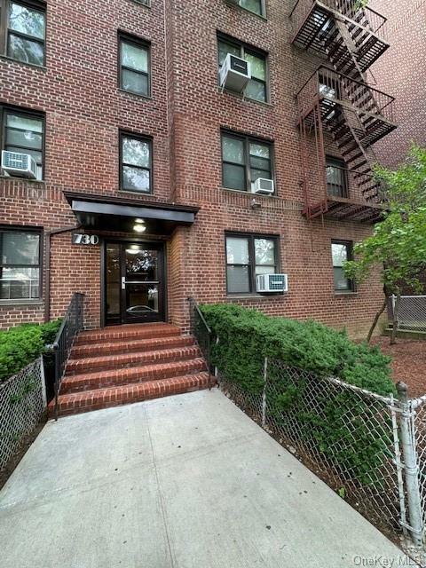 Property Photo:  730 E 232nd Street 1C  NY 10466 