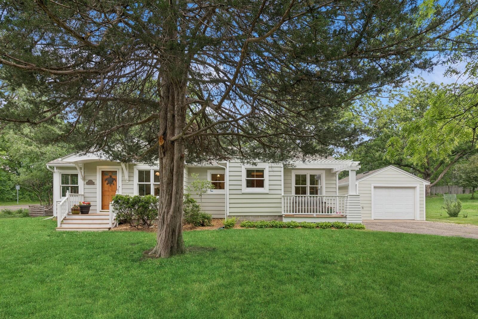 Property Photo:  147 Juniper Street  MN 55115 