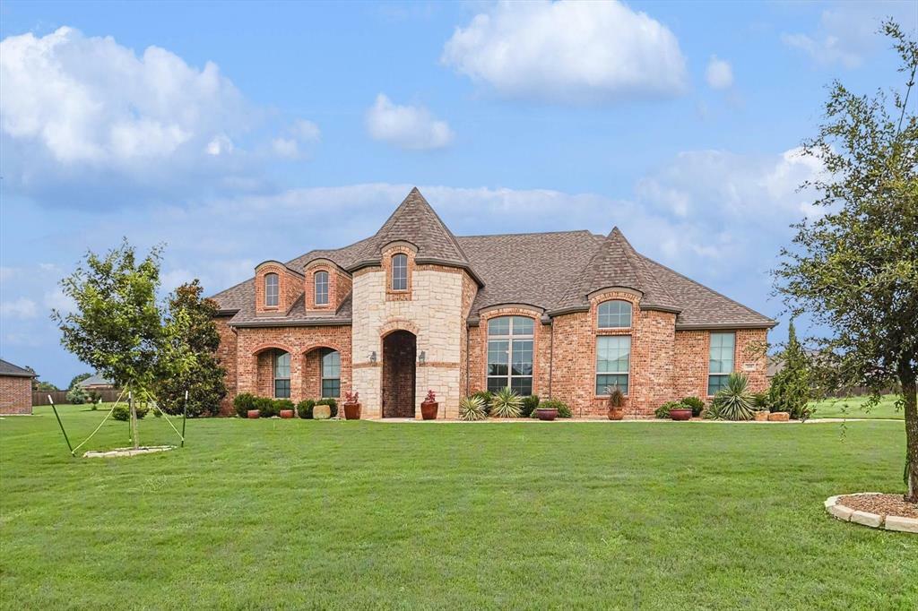 Property Photo:  209 Denali Way  TX 75167 