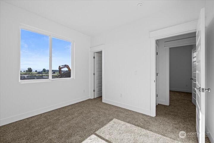 Property Photo:  1127 E Cascade Street  WA 99344 