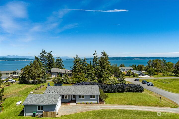 Property Photo:  794 Gem Court  WA 98277 