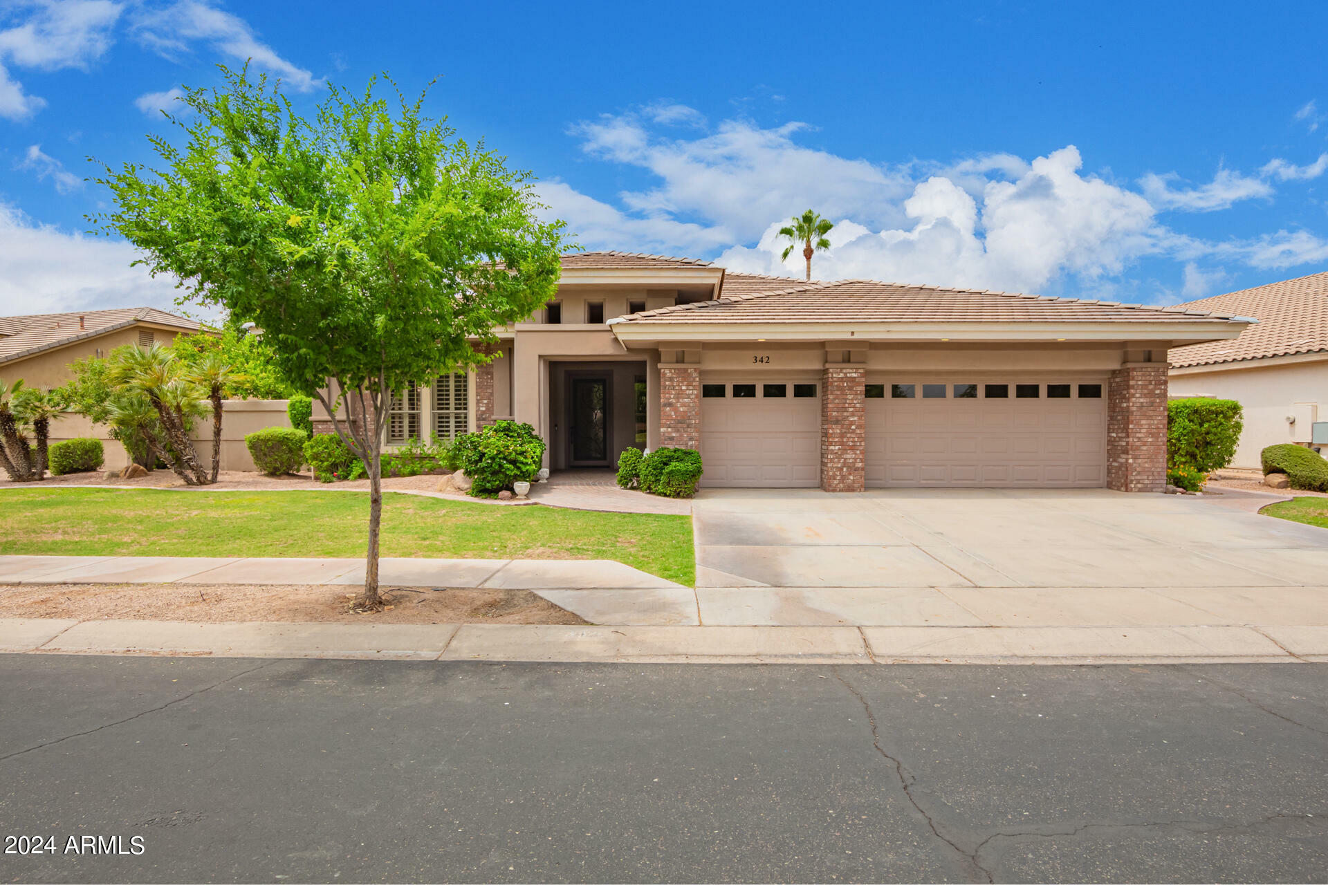 Property Photo:  342 W Citation Lane  AZ 85284 