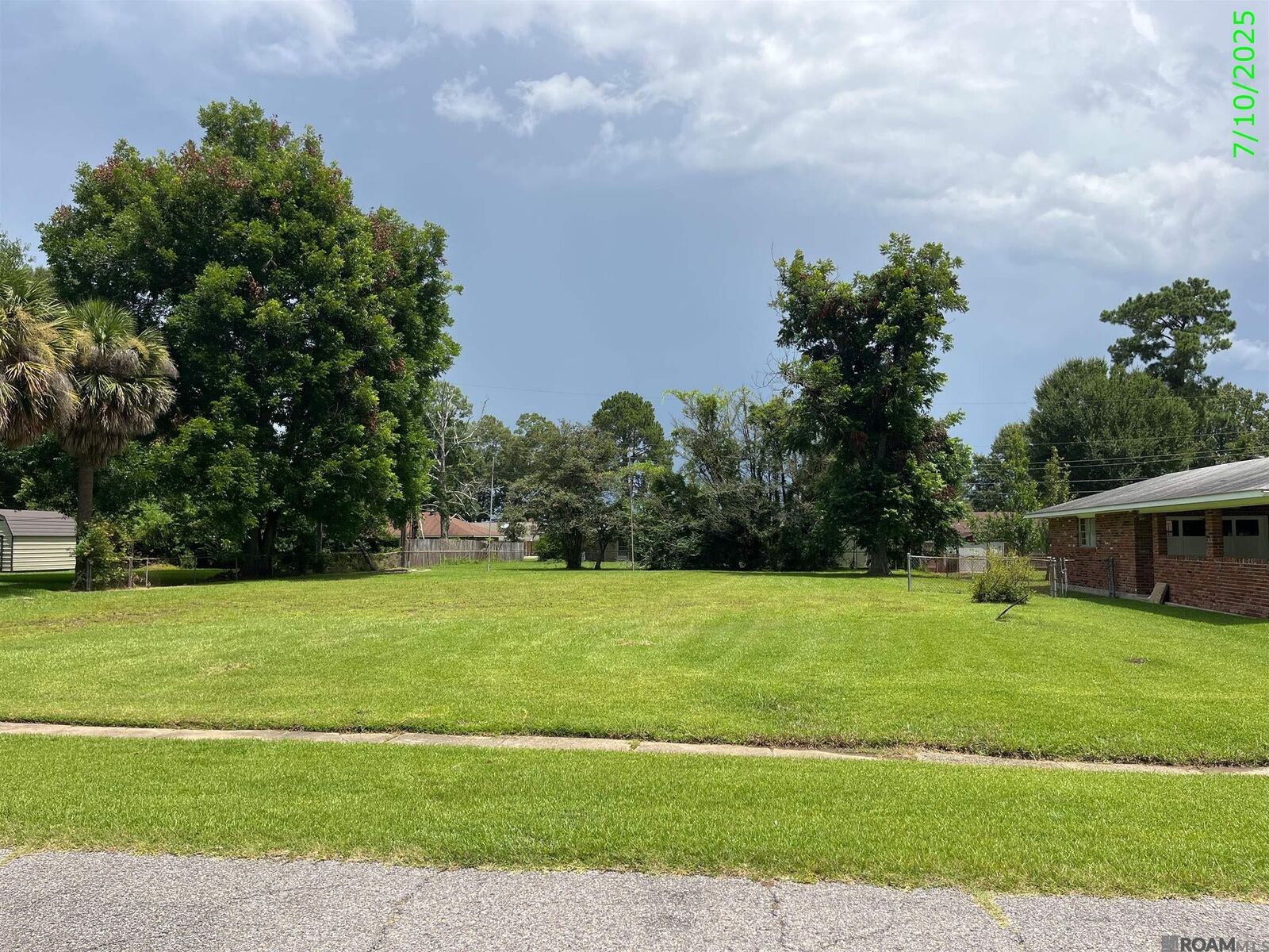 Property Photo: 9467 Redwood Dr LA 70814