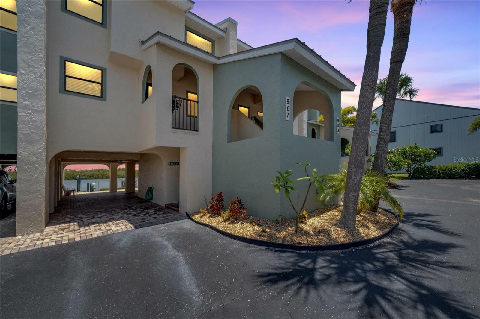 Property Photo:  907 Bahia Del Sol Drive 907  FL 33570 