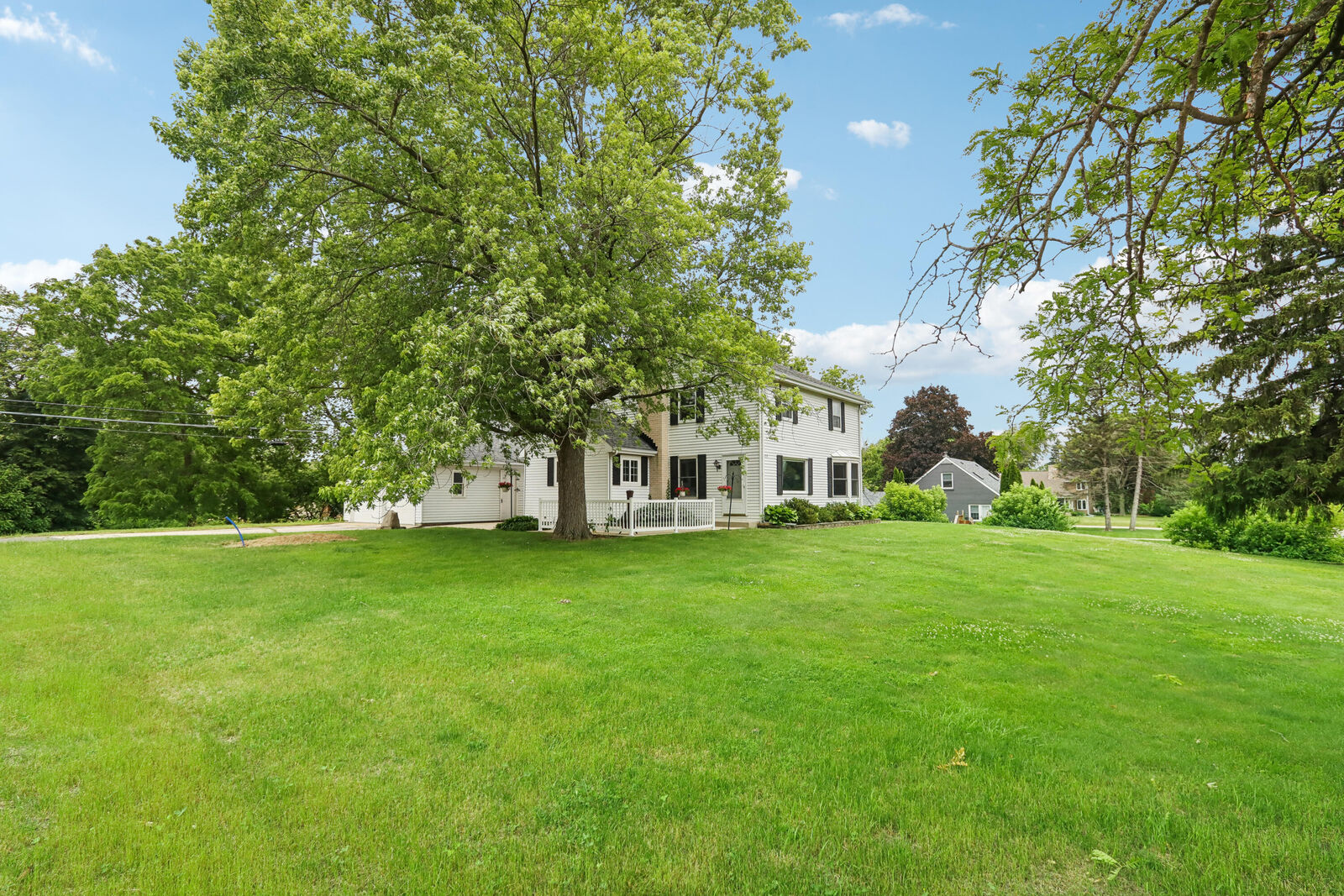 Property Photo:  175 N Bobolink Dr  WI 53005 