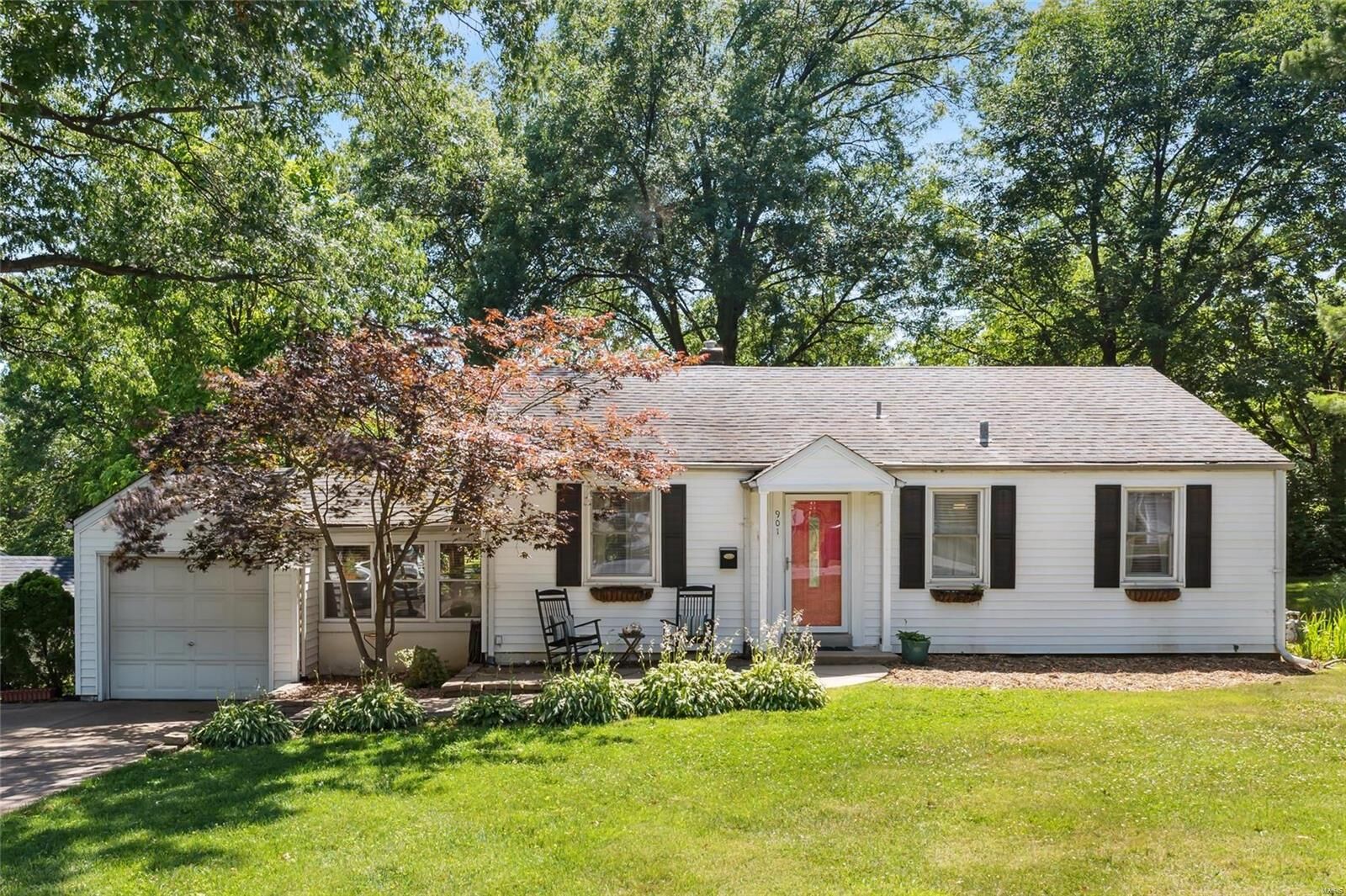 Property Photo: 901 Westglen Drive MO 63126