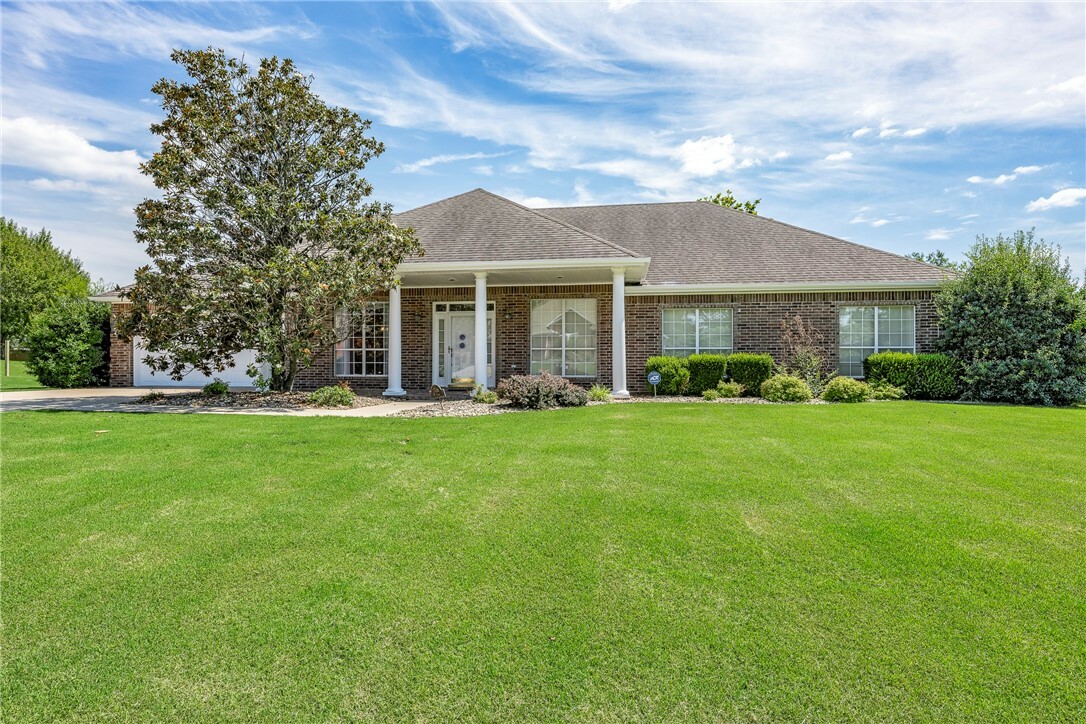 Property Photo:  2716 W Lilac Street  AR 72758 