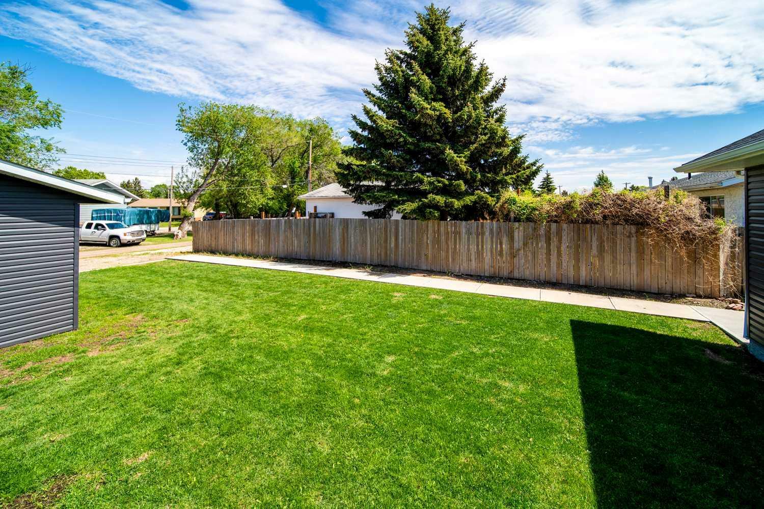 Property Photo:  1138 8 Avenue  AB T9W 1E9 