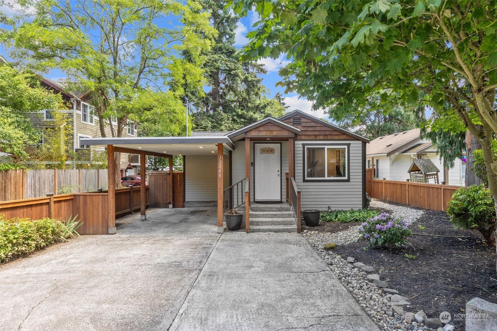 Property Photo: 12046 Hiram Place NE WA 98125