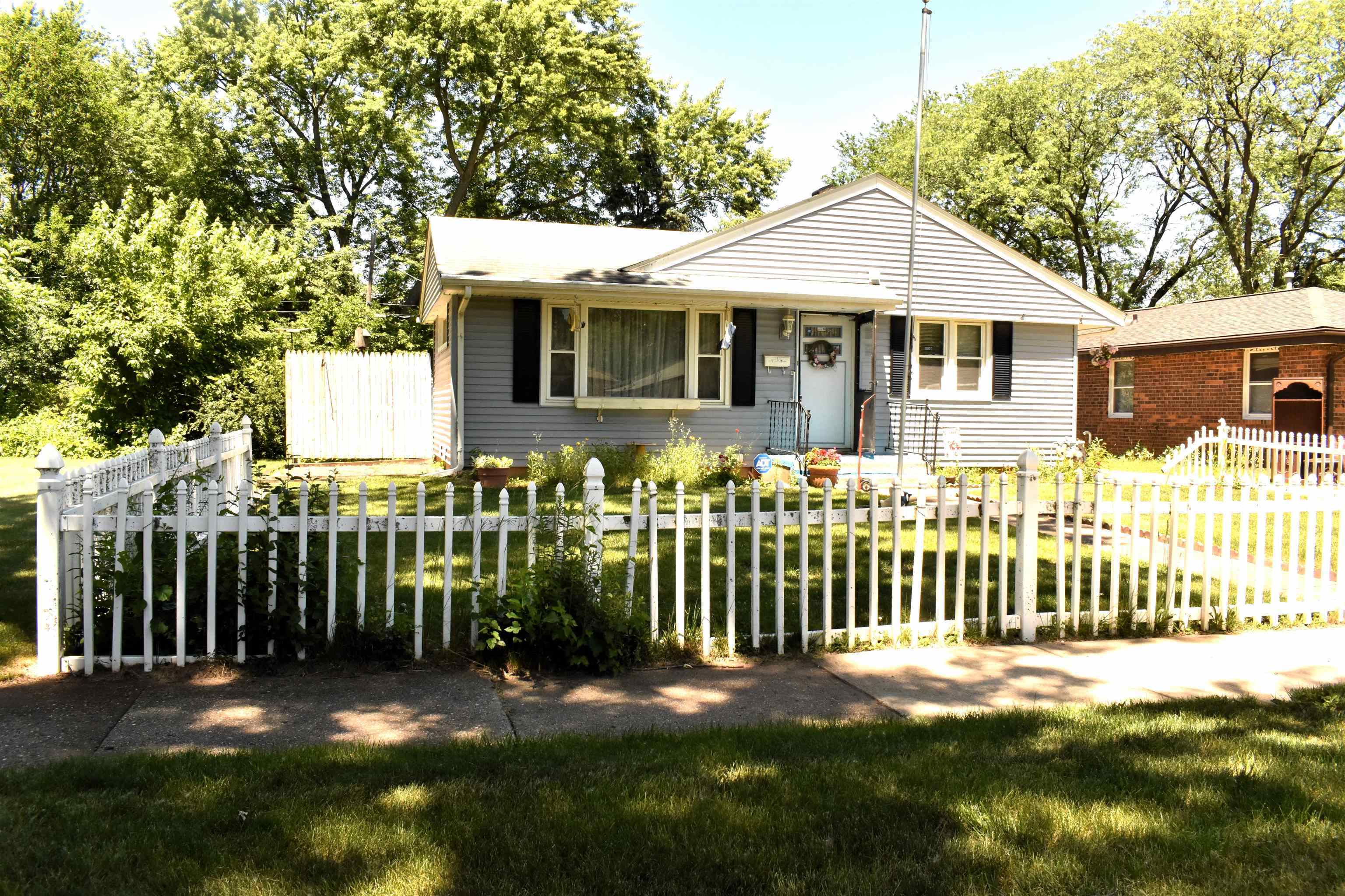 Property Photo:  2107 Barton Boulevard  IL 61103 