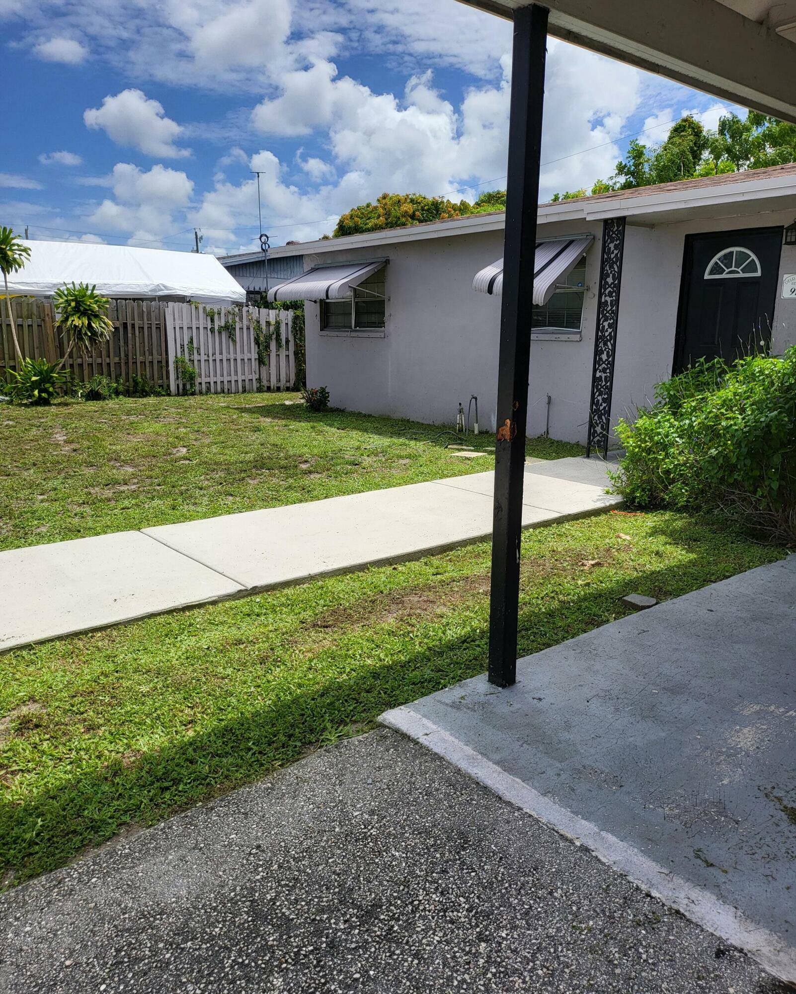 Property Photo:  914 SW 11th Terrace  FL 33444 